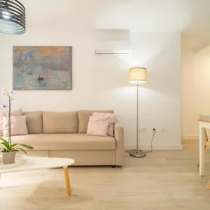 https://apartamento-malaga-beach-center-bc.hotelsinnerja.org